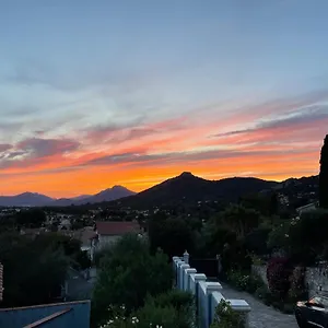 https://les-trefles.fr-provencehotel.com